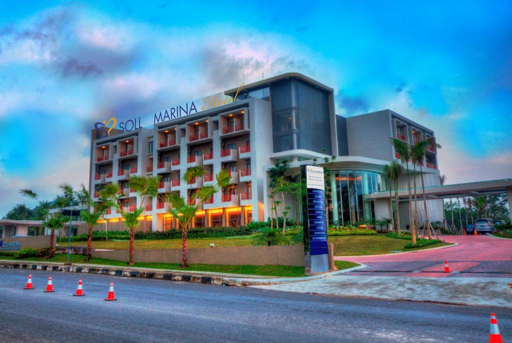 Soll Marina Hotel & Conference Center Bangka Панкалпинанг Экстерьер фото